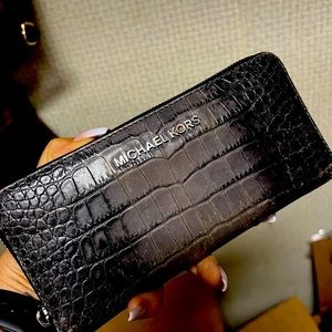 Michael Kors wallet gently used Beautiful crocodile